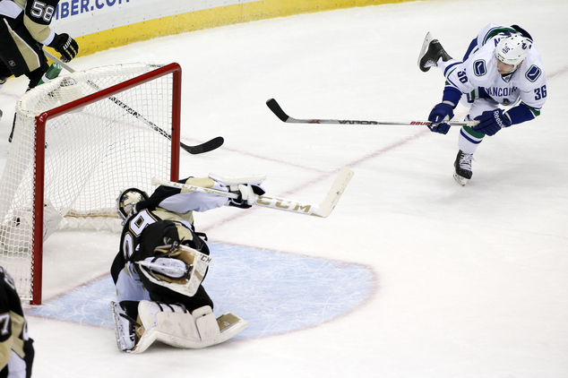 Malkin has hat trick as Penguins rally past Canucks, 5-4