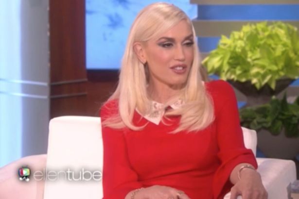 Watch gwen stefani react to being asked what kissing blake is like