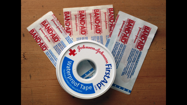 Johnson & Johnson beats 4Q profit forecasts