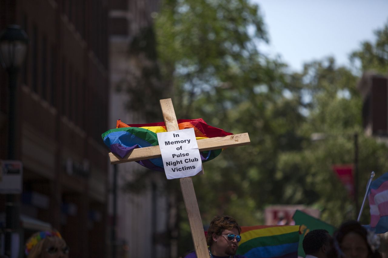 Thousands attend London vigil to mourn Orlando shooting victims