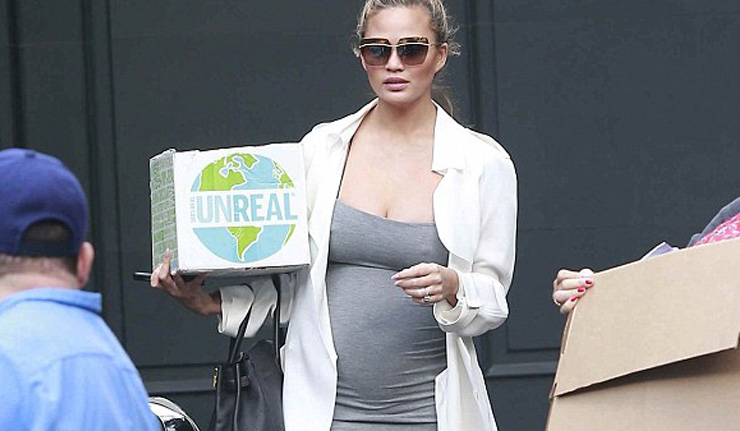 Kim Kardashian teases pregnant Chrissy Teigen in Twitter exchange